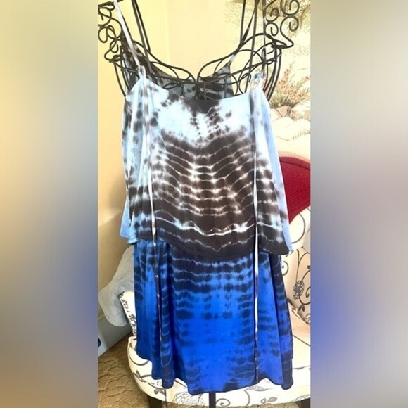 Patterson J Kincaid blue tie dye layered dress size medium. - Picture 4 of 8